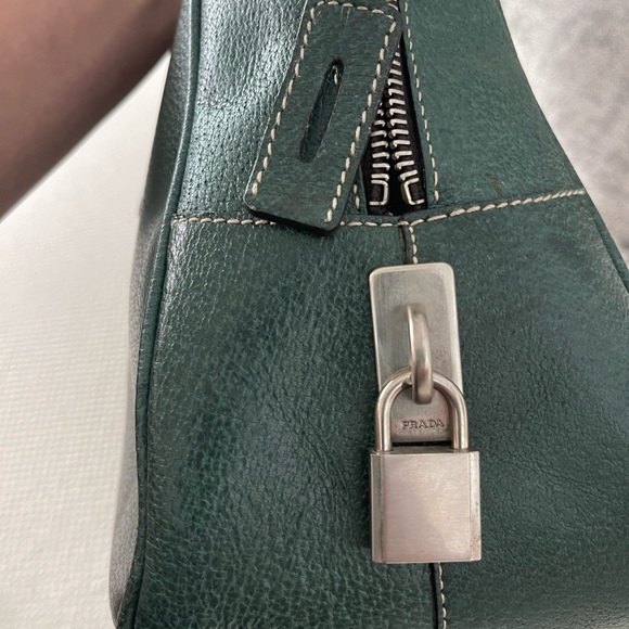 Beautiful Prada leather handbag - Picture 8 of 14